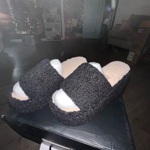 Women’s fuzzy healed sneakers